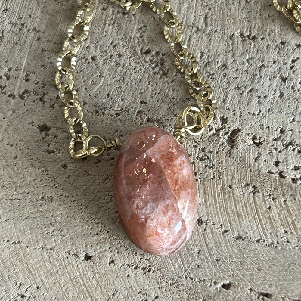 collier en pierre naturelle pierre de soleile et chaine doré acier inoxydable