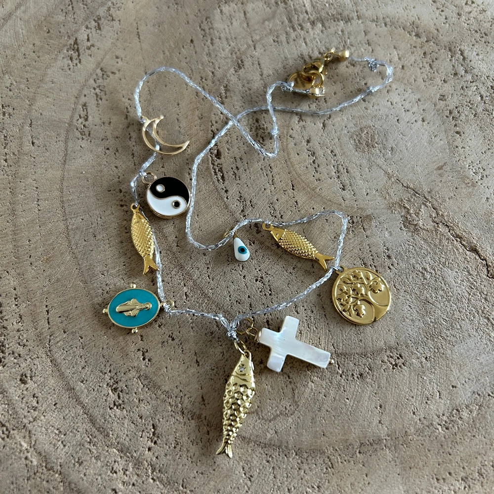 Collier multi grigris sur fil argenté – Image 3