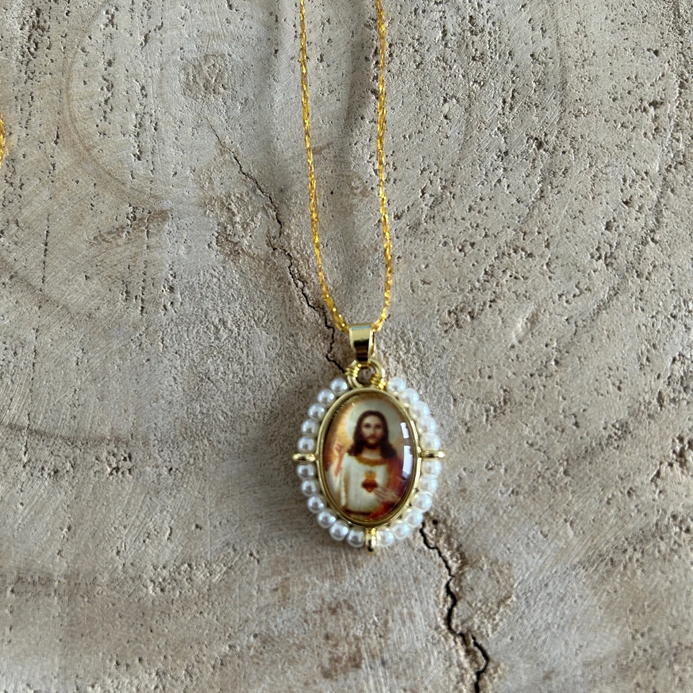 Collier médaille Jésus cœur sacré sur fil doré – Image 4