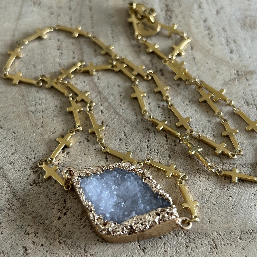 Collier pierre naturelle Agate, chaine mini croix dorée