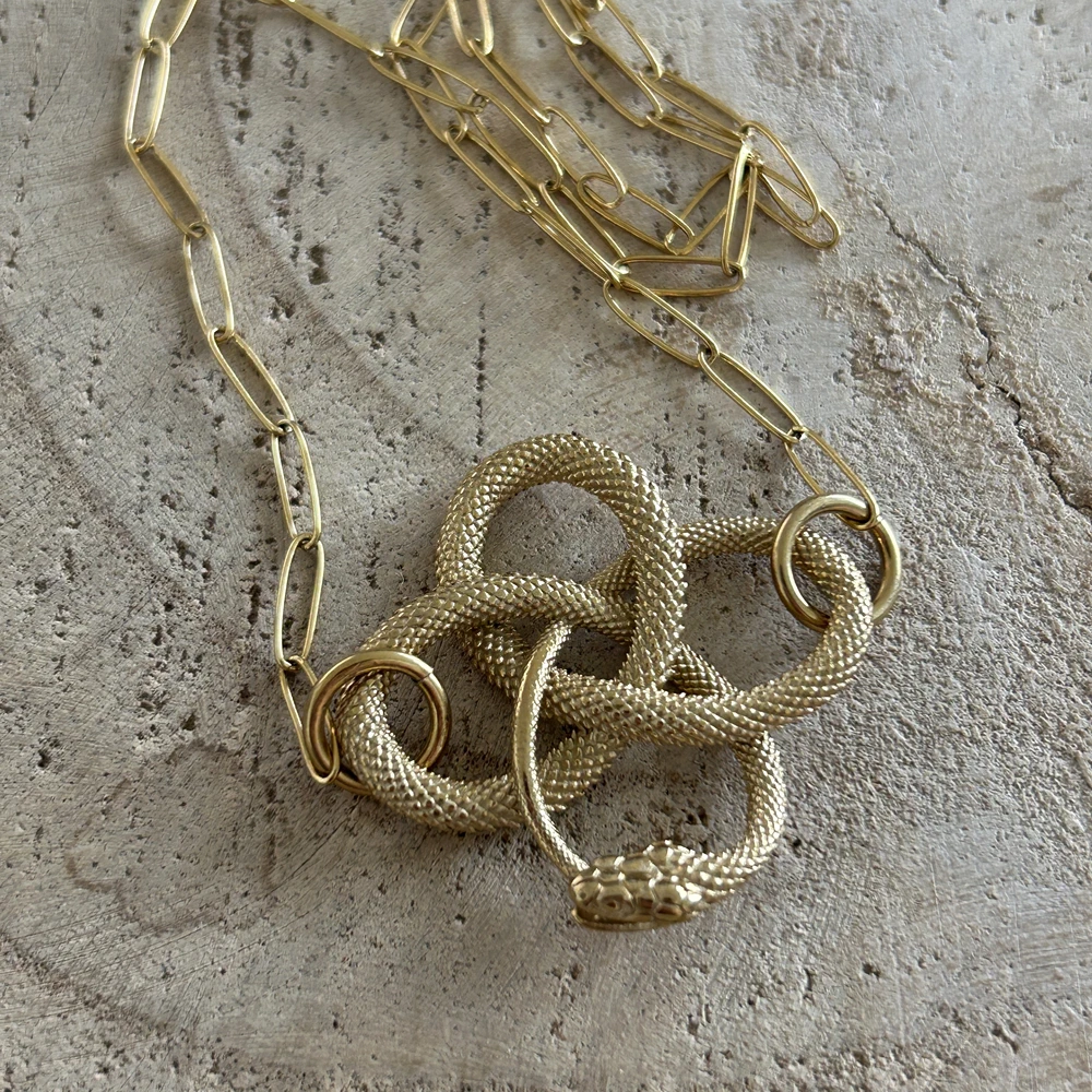 collier avec pendentif serpent en acier inoxydable dorée ouroboros