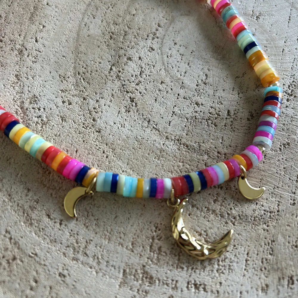 Collier choker en perles de Nacre multicolores, trio de lunes dorées – Image 2