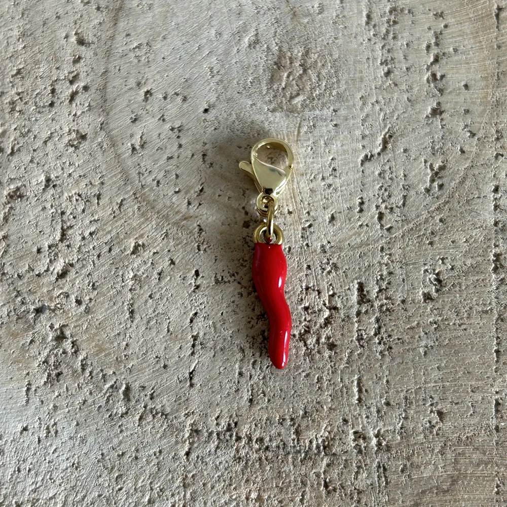 Grigri charm Cornicello rouge émaillé