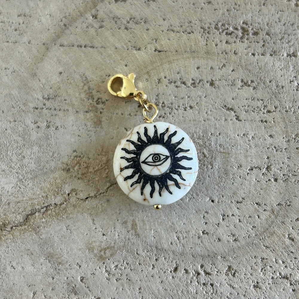 Grigri charm pendentif oeil soleil mystique