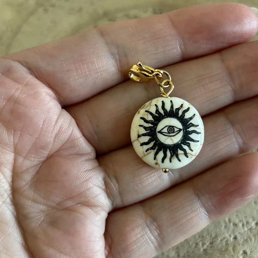 Grigri charm pendentif oeil soleil mystique – Image 2