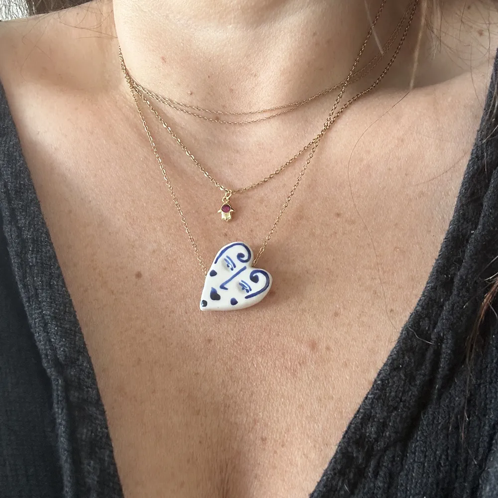 Collier coeur porcelaine au visage poétique – Image 4
