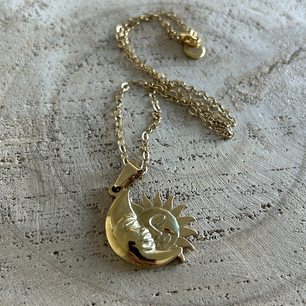 Collier amulette Lune & Soleil amoureux – Image 2