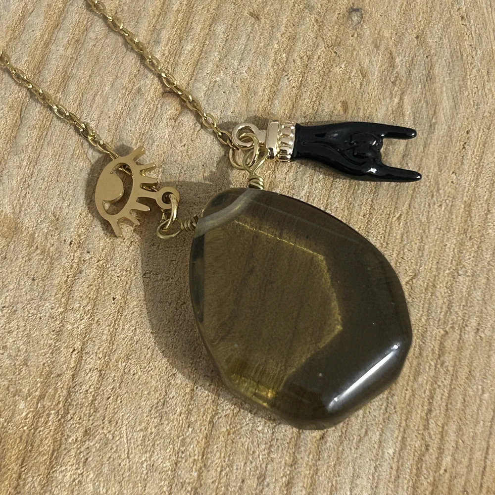 collier en quartz fumé, mano cornuta et oeil