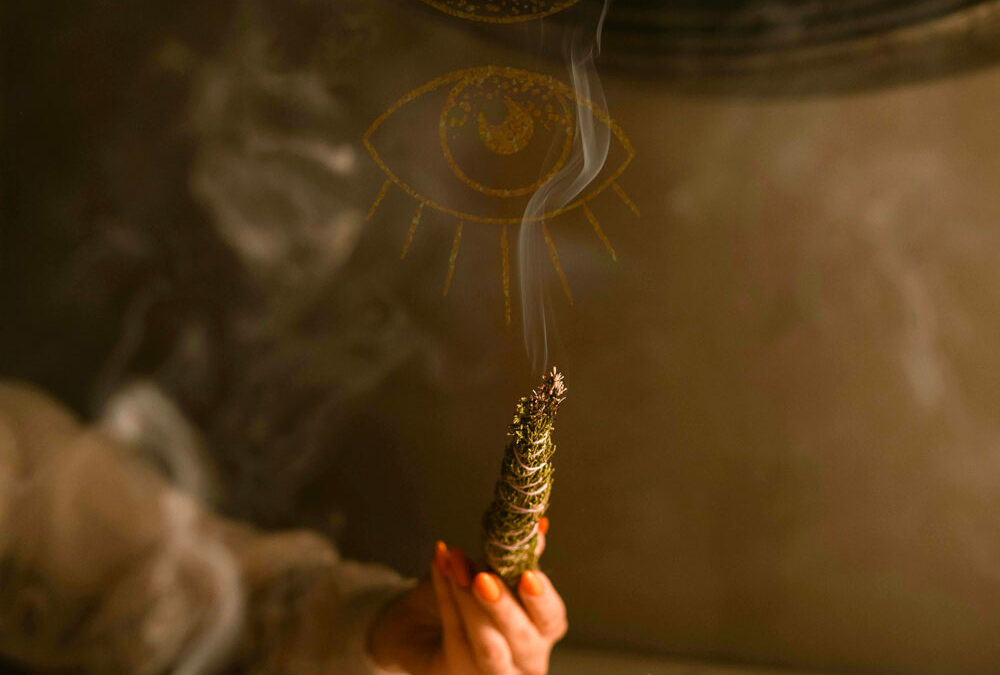 Purifier les bijoux en pierres par la fumigation