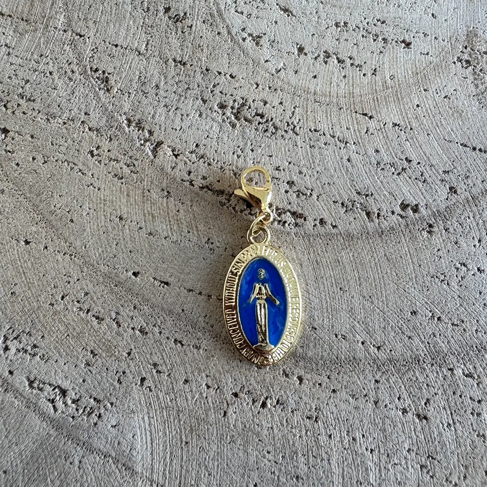 Grigri madone bleu & doré – Talisman sacré de protection