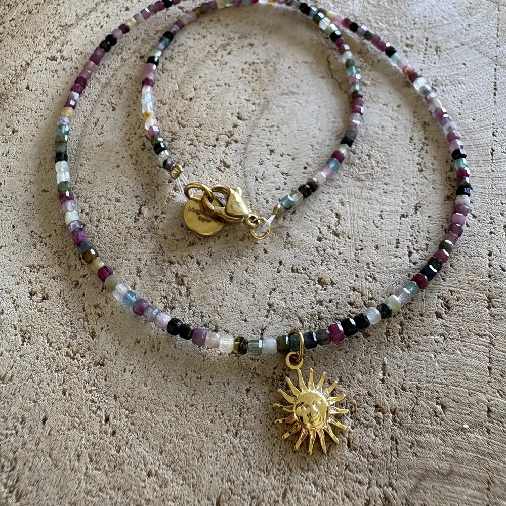 Collier choker Tourmaline Rose & Noire – grigri soleil doré